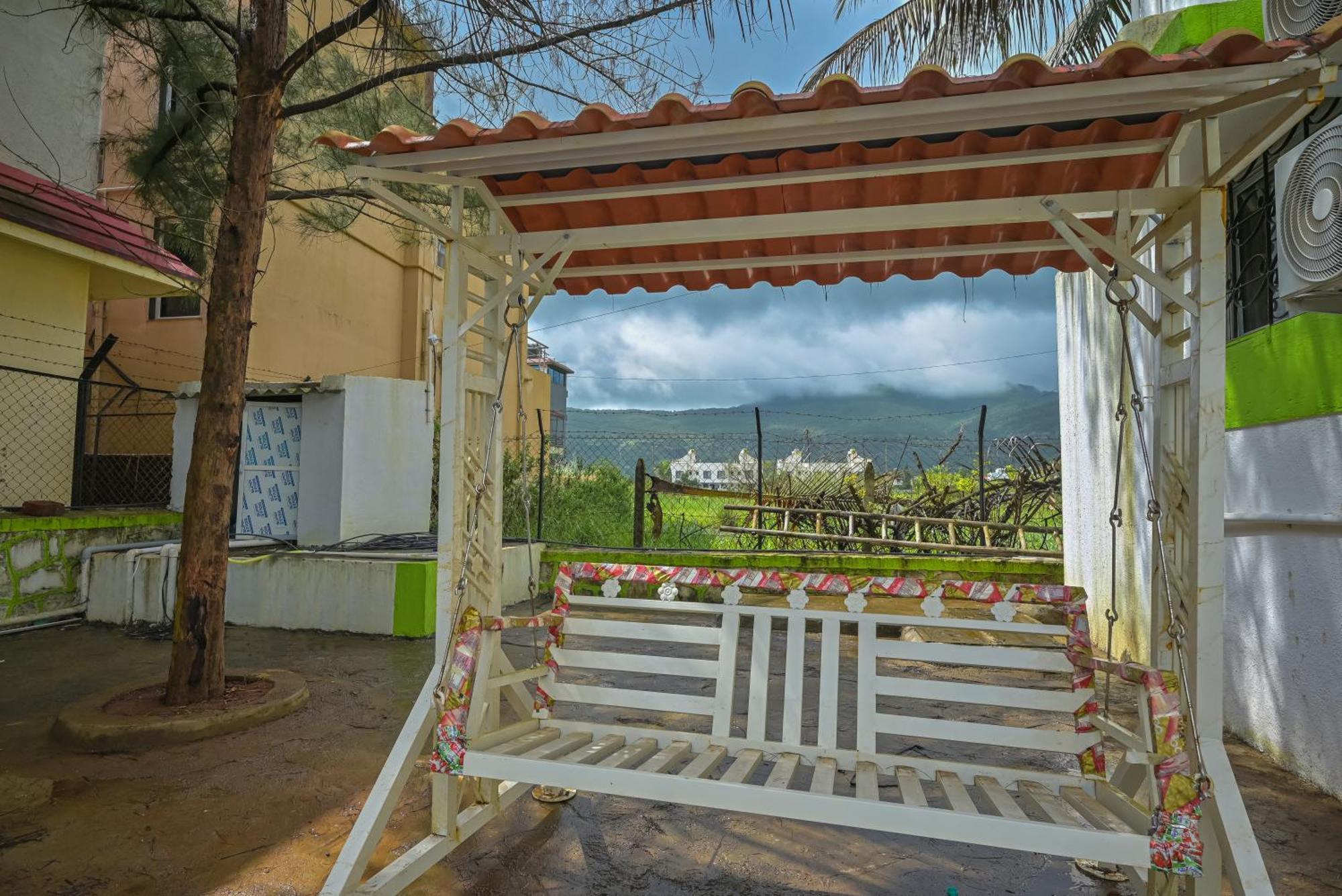 Empyrean Stay Ll 3Bhk Ll Marshall Villa Ll Large Pool Ll Ac Ll Lonavala Exteriör bild